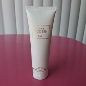 Simply Modern Belle Body Lotion 4.0 fl oz 120mL Grapefruit Cedarwood The Limited